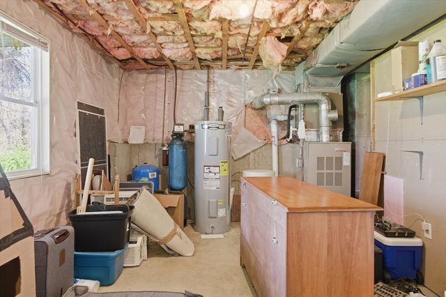19 Fairfield Dr, Dudley, MA 01571