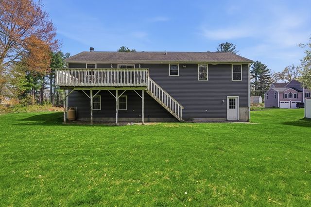 19 Fairfield Dr, Dudley, MA 01571