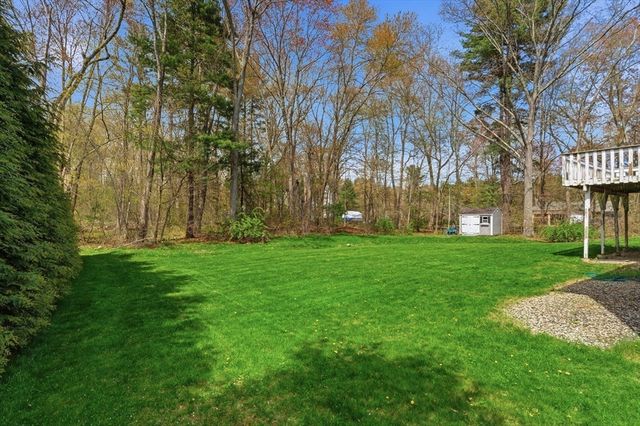 19 Fairfield Dr, Dudley, MA 01571