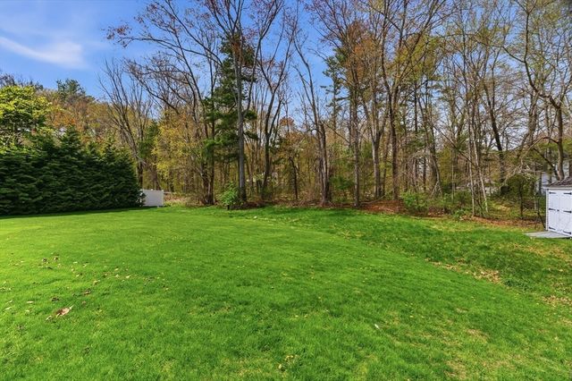 19 Fairfield Dr, Dudley, MA 01571