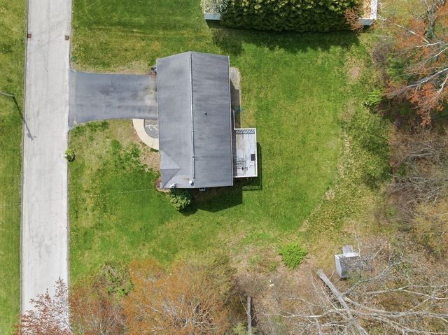 19 Fairfield Dr, Dudley, MA 01571