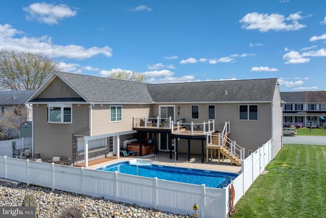 17 VICKILEE DR, Wrightsville, PA 17368