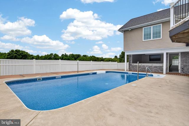 17 VICKILEE DR, Wrightsville, PA 17368