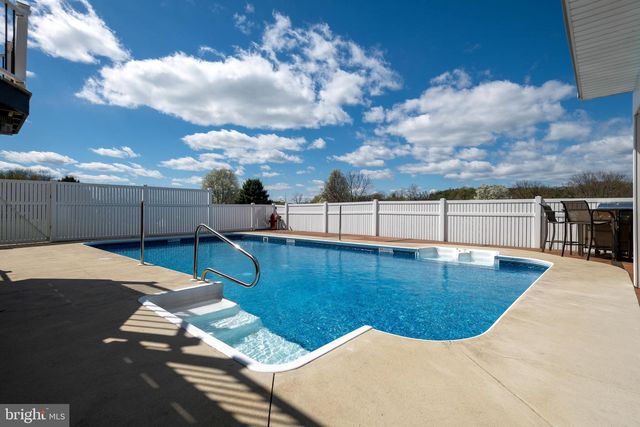 17 VICKILEE DR, Wrightsville, PA 17368