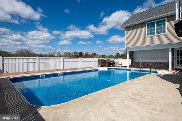 17 VICKILEE DR, Wrightsville, PA 17368