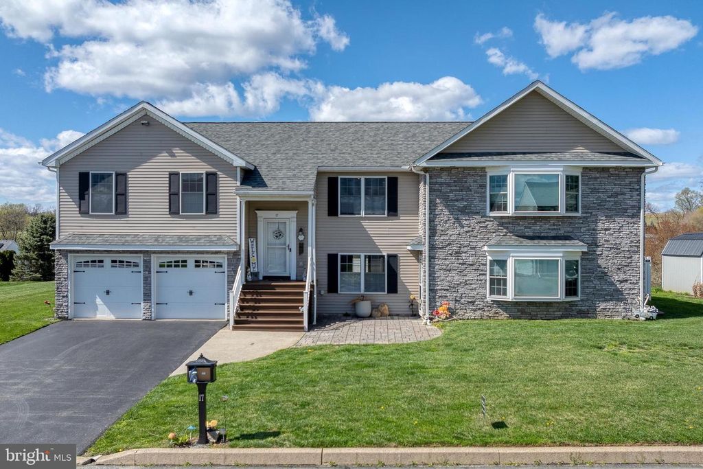 17 VICKILEE DR, Wrightsville, PA 17368