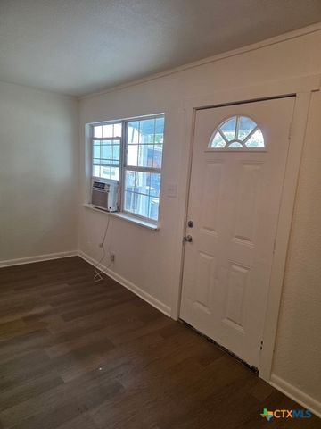 702 San Antonio Avenue 4, Seguin, TX 78155