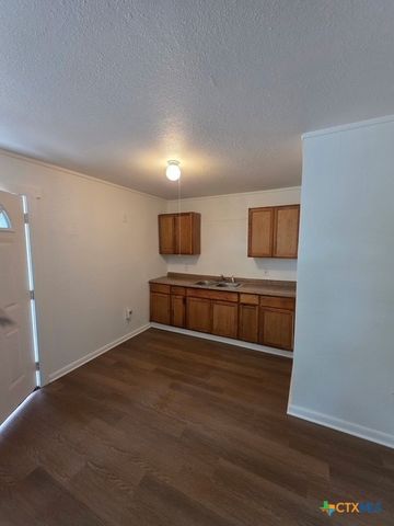 702 San Antonio Avenue 4, Seguin, TX 78155
