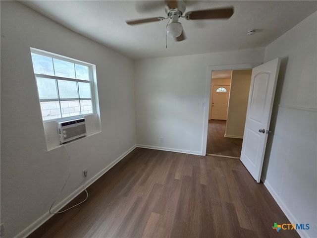 702 San Antonio Avenue 4, Seguin, TX 78155