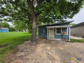 702 San Antonio Avenue 4, Seguin, TX 78155