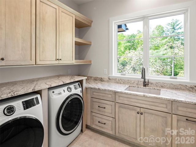 87 Misty Valley Parkway, Arden, NC 28704