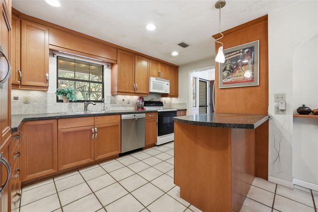 17611 NW 266TH STREET, High Springs, FL 32643