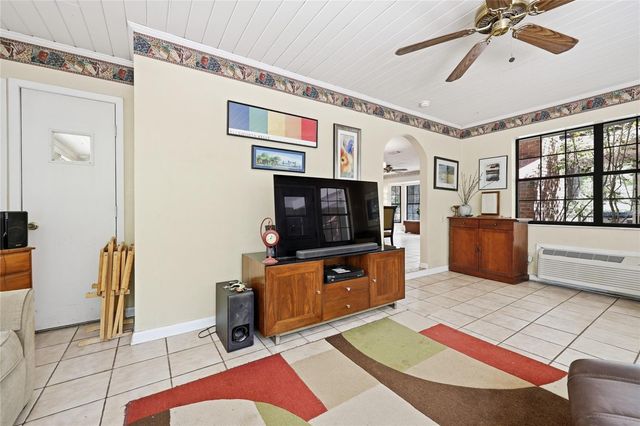 17611 NW 266TH STREET, High Springs, FL 32643