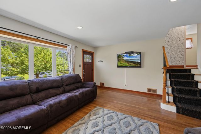 8 Bradford Road, East Brunswick, NJ 08816