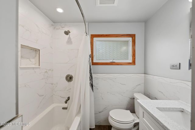 8 Bradford Road, East Brunswick, NJ 08816