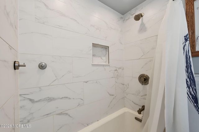 8 Bradford Road, East Brunswick, NJ 08816