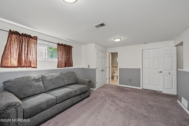 8 Bradford Road, East Brunswick, NJ 08816