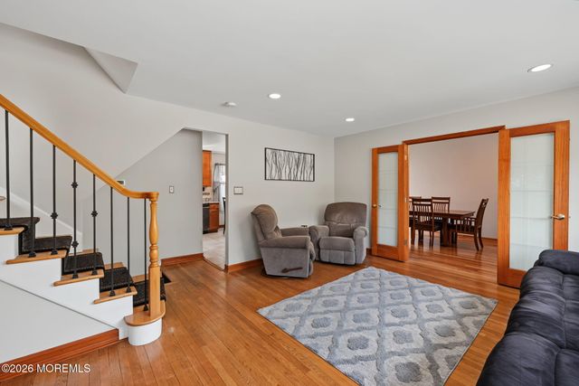 8 Bradford Road, East Brunswick, NJ 08816