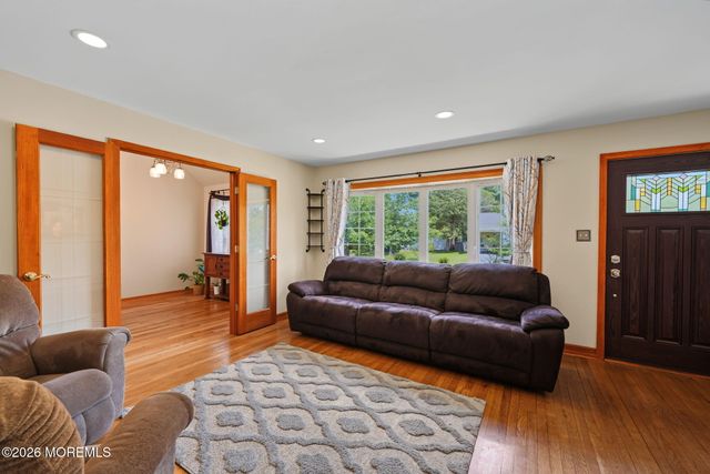 8 Bradford Road, East Brunswick, NJ 08816