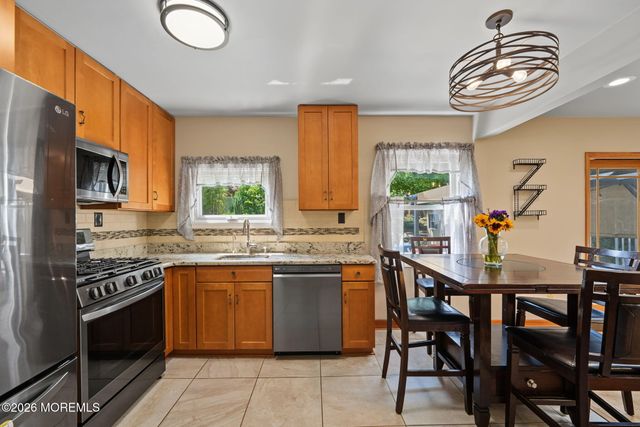 8 Bradford Road, East Brunswick, NJ 08816