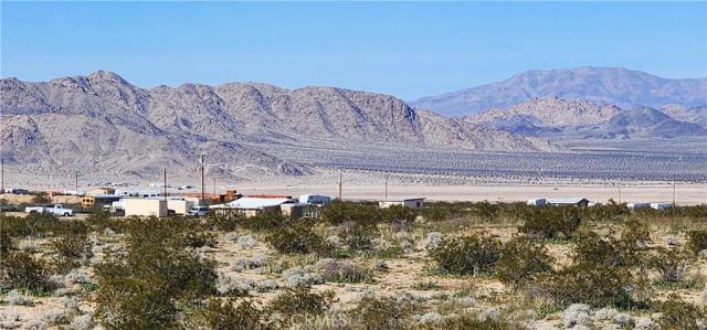 6042 Milne Road, Landers, CA 92285