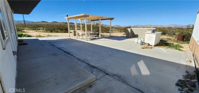 6042 Milne Road, Landers, CA 92285