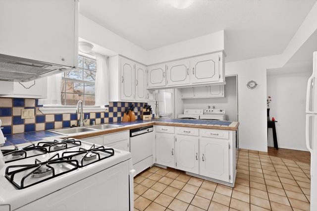 2810 Calle Campeon, Santa Fe, NM 87505