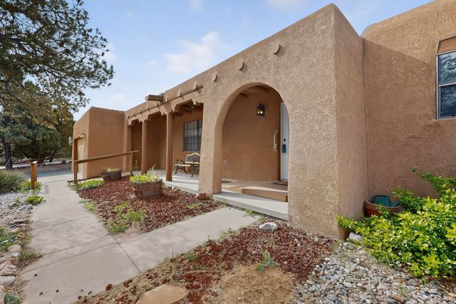 2810 Calle Campeon, Santa Fe, NM 87505