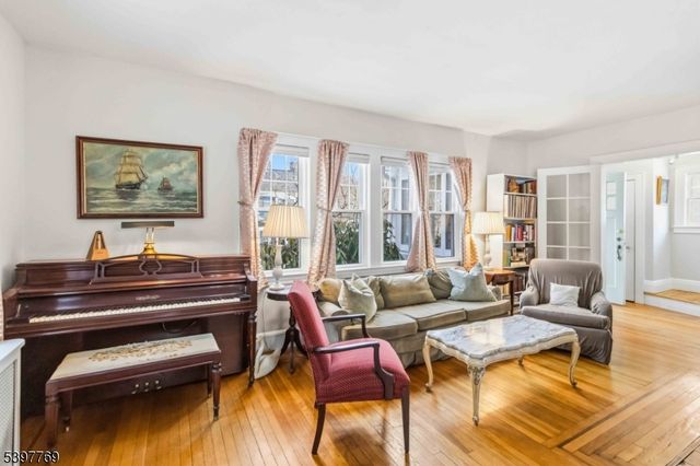 2 Longview Ter, Morristown Town, NJ 07960