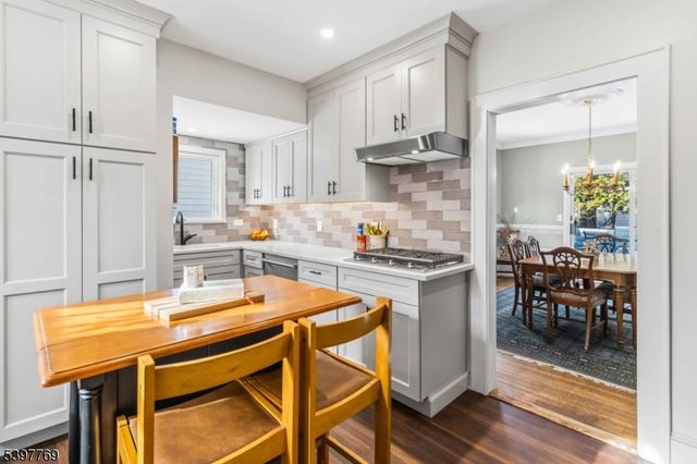 2 Longview Ter, Morristown Town, NJ 07960