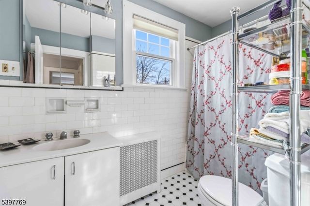 2 Longview Ter, Morristown Town, NJ 07960