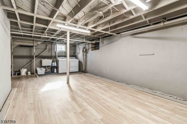 2 Longview Ter, Morristown Town, NJ 07960