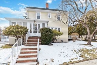 2 Longview Ter, Morristown Town, NJ 07960