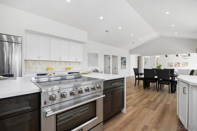 1112 Starview Dr, Vista, CA 92084