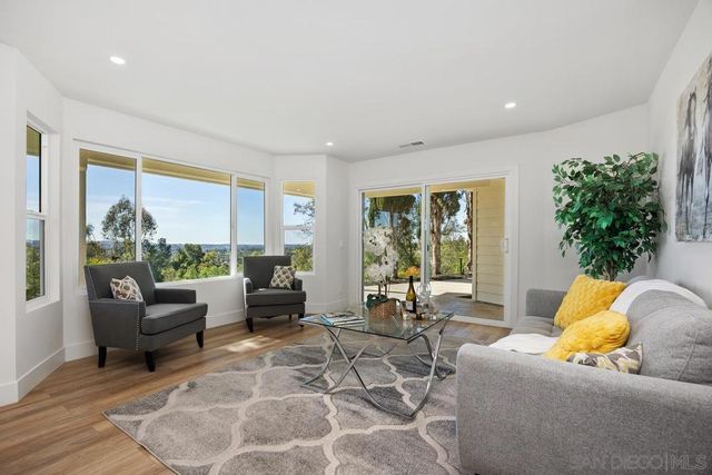 1112 Starview Dr, Vista, CA 92084