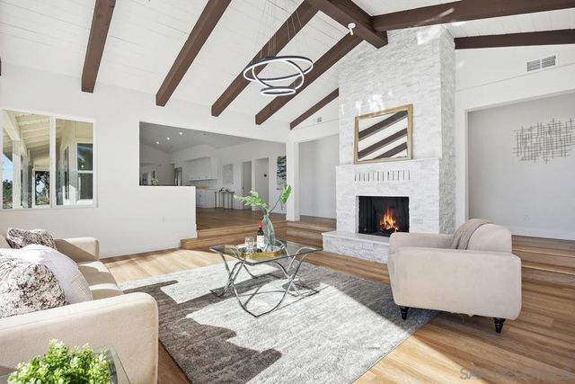 1112 Starview Dr, Vista, CA 92084