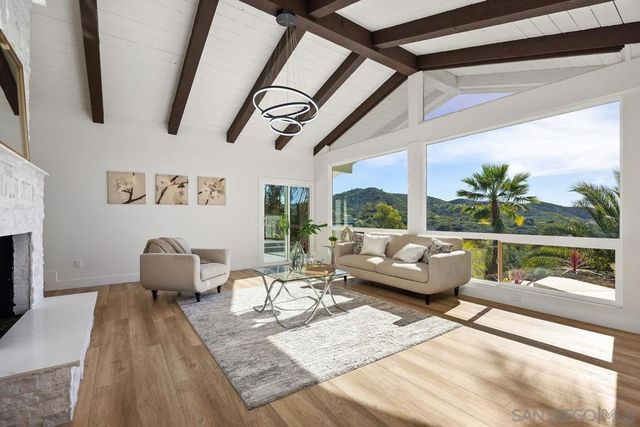 1112 Starview Dr, Vista, CA 92084