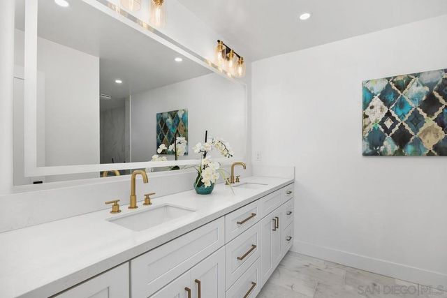 1112 Starview Dr, Vista, CA 92084