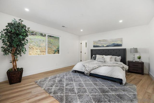 1112 Starview Dr, Vista, CA 92084