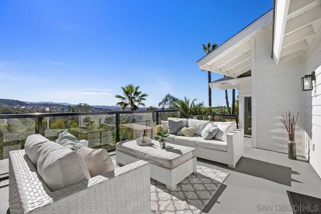 1112 Starview Dr, Vista, CA 92084