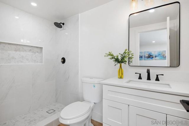 1112 Starview Dr, Vista, CA 92084