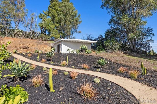 1112 Starview Dr, Vista, CA 92084