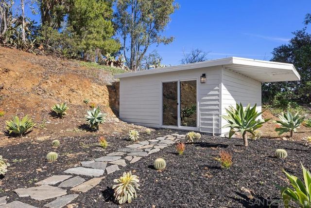 1112 Starview Dr, Vista, CA 92084