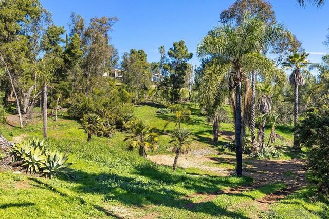 1112 Starview Dr, Vista, CA 92084