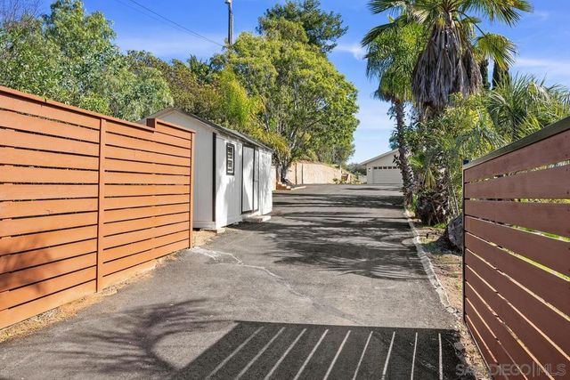 1112 Starview Dr, Vista, CA 92084