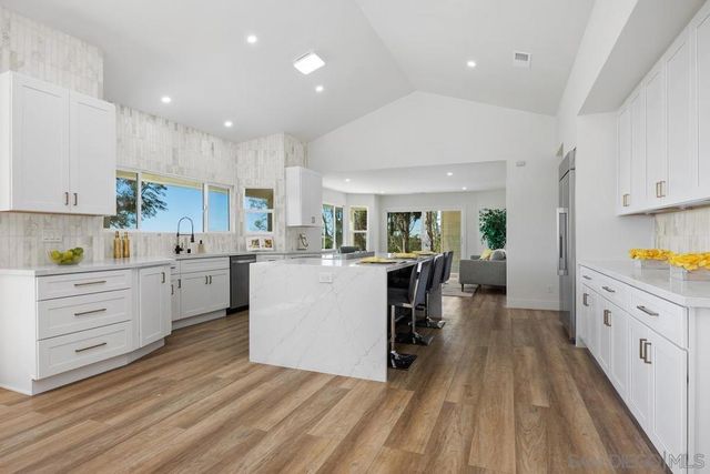 1112 Starview Dr, Vista, CA 92084