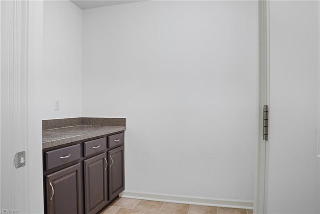 1949 Rockwood Dr, Chesapeake, VA 23323