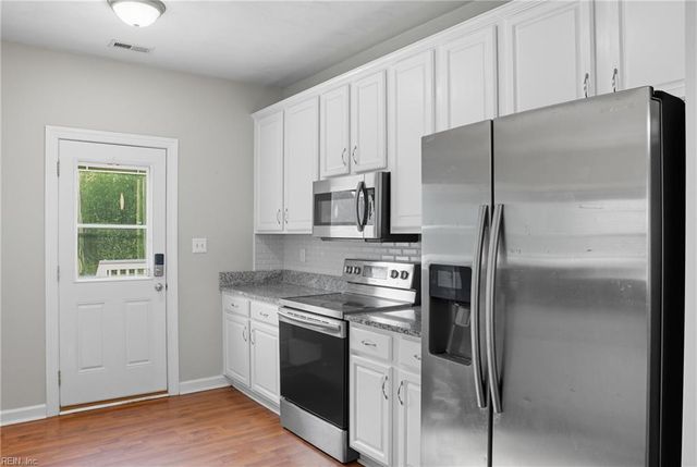 1949 Rockwood Dr, Chesapeake, VA 23323