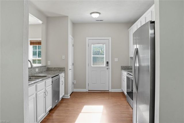 1949 Rockwood Dr, Chesapeake, VA 23323