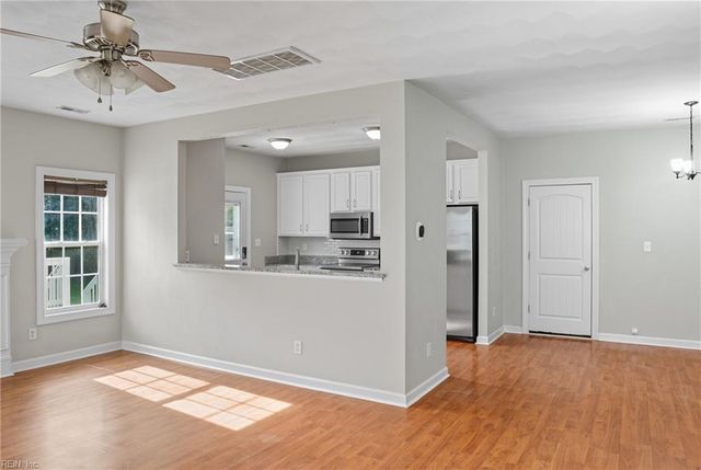 1949 Rockwood Dr, Chesapeake, VA 23323